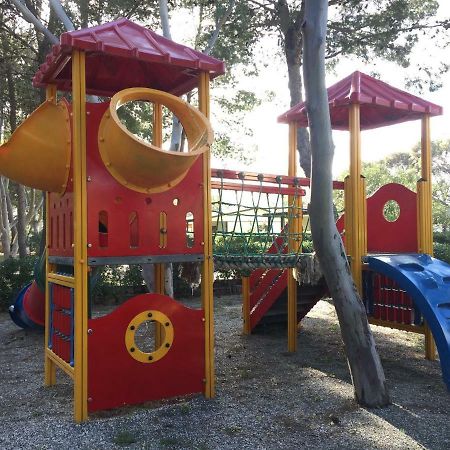 Вілла Camping Due Mari Ovile la Marinella Екстер'єр фото